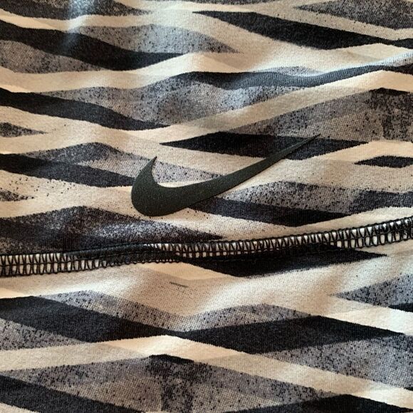 3 for $30! Nike Capri patterned capri pants - Picture 3 of 9